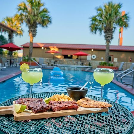 Family Garden Inn & Suites Ларедо Экстерьер фото