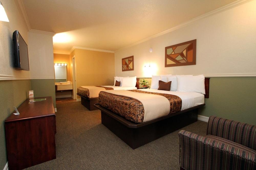 Family Garden Inn & Suites Ларедо Экстерьер фото