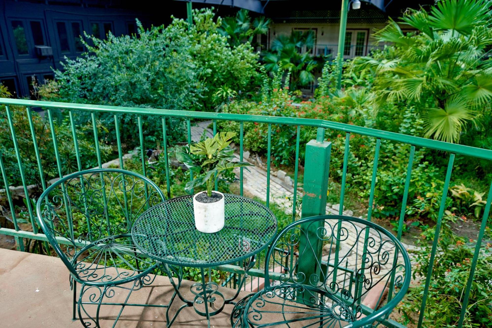 Family Garden Inn & Suites Ларедо Экстерьер фото