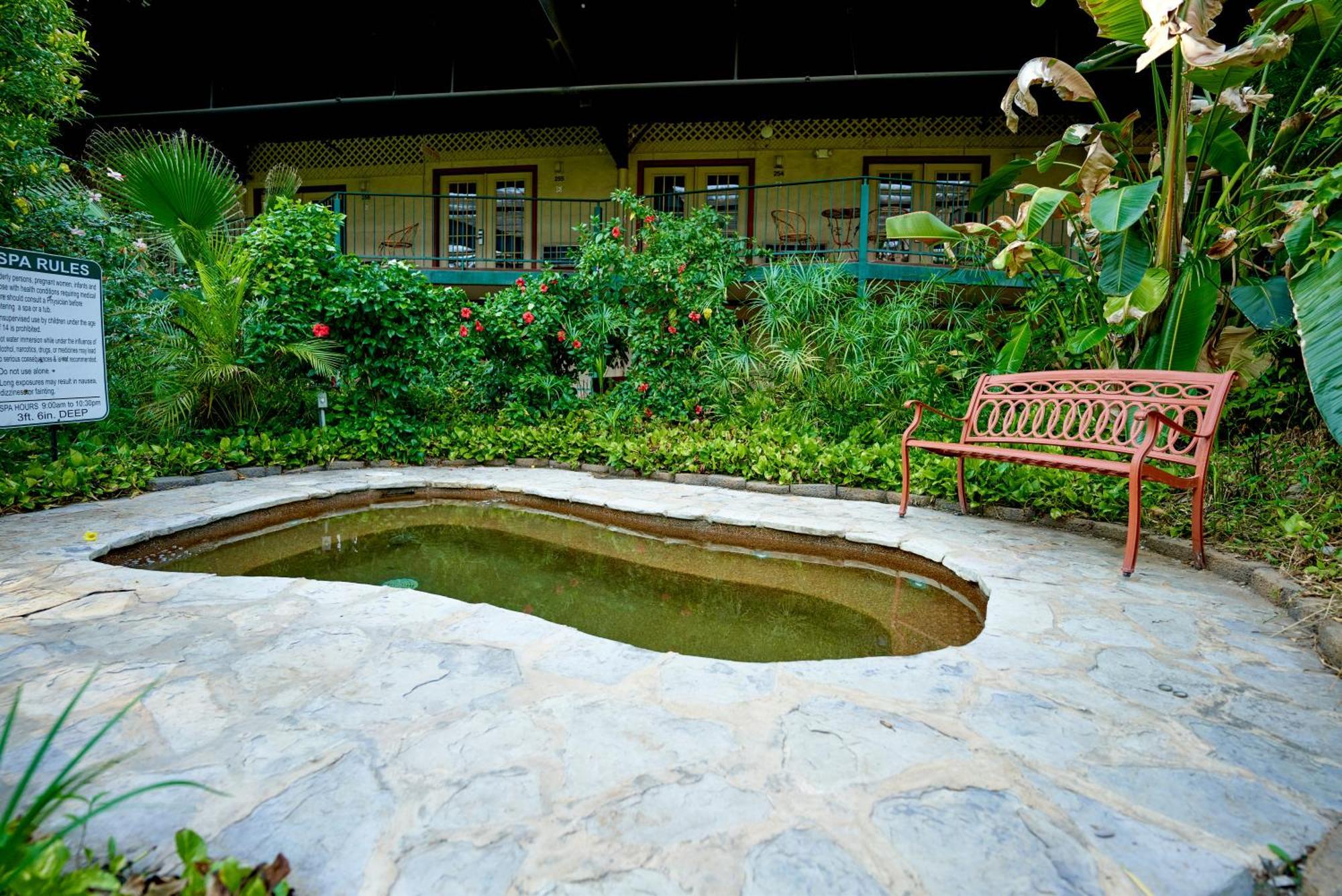 Family Garden Inn & Suites Ларедо Экстерьер фото