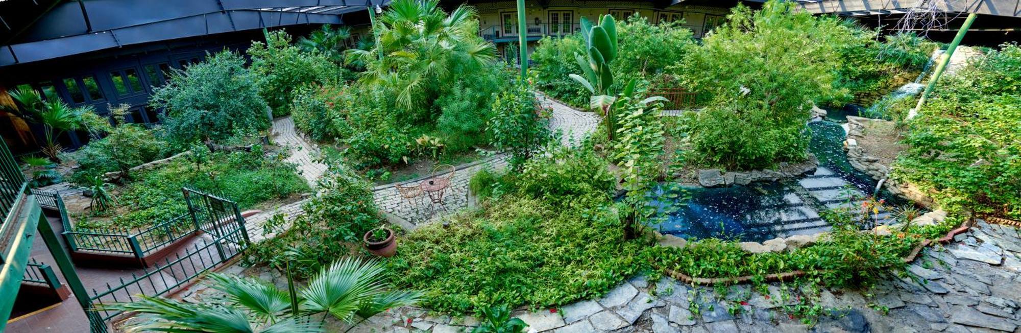Family Garden Inn & Suites Ларедо Экстерьер фото