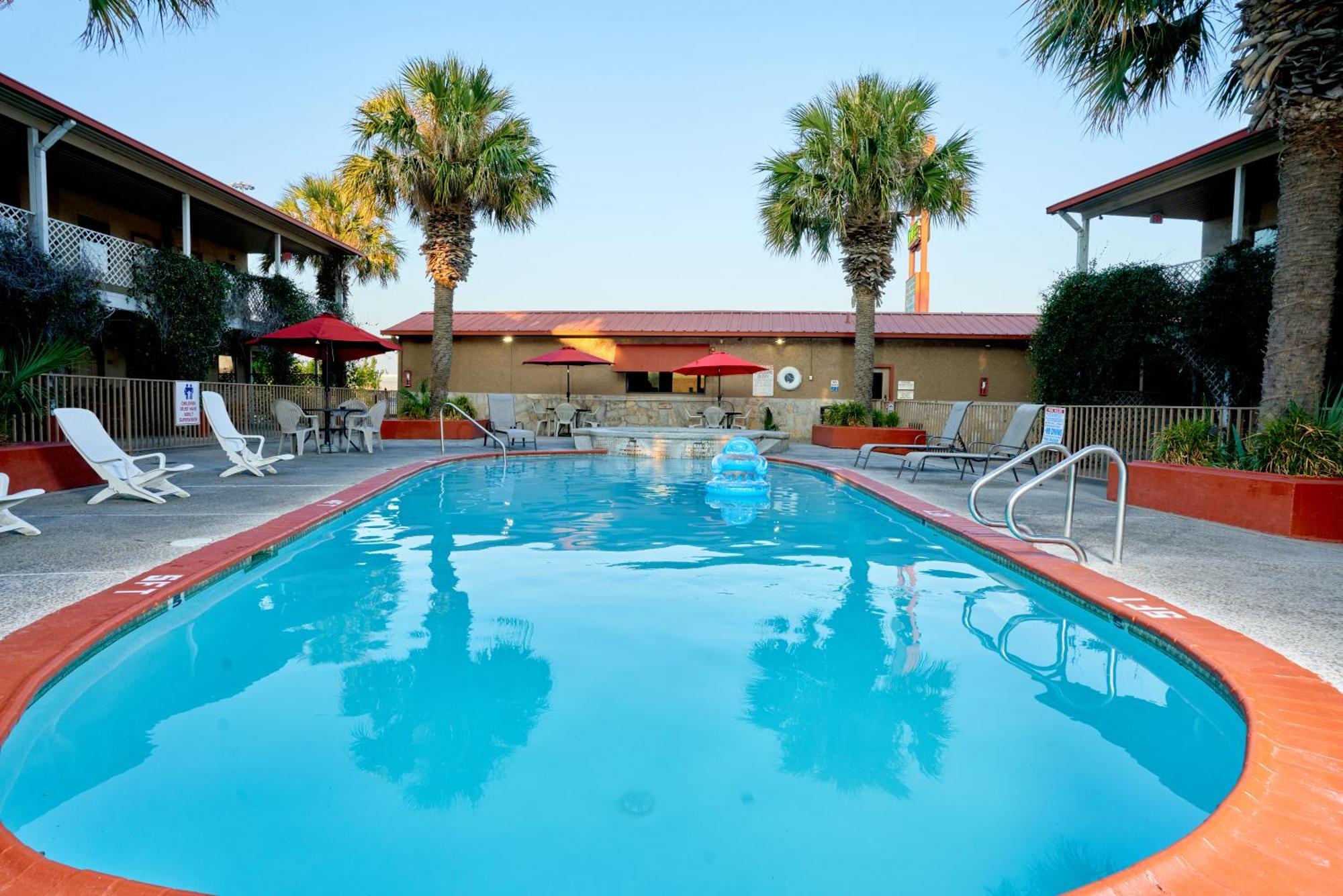 Family Garden Inn & Suites Ларедо Экстерьер фото