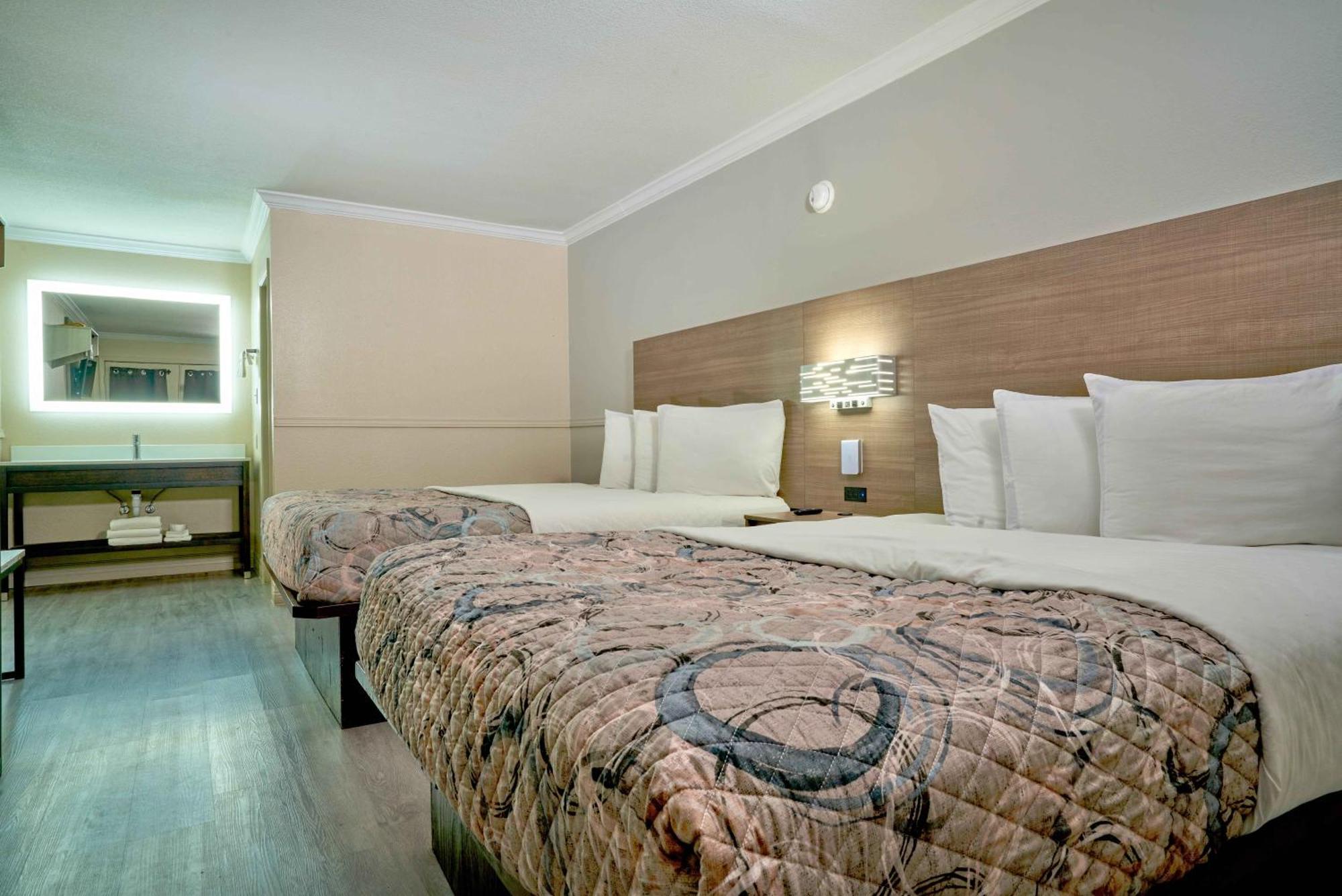 Family Garden Inn & Suites Ларедо Экстерьер фото