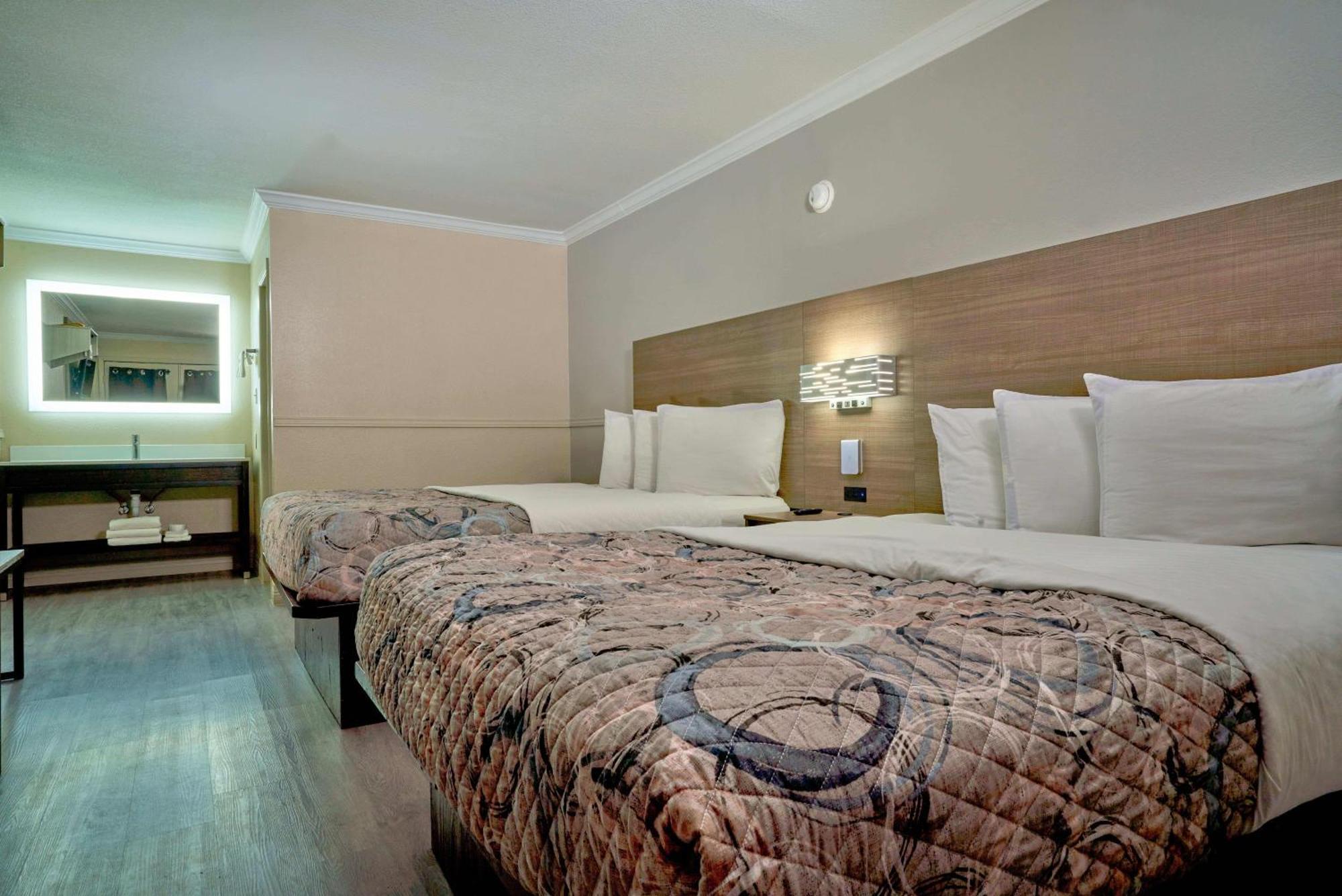 Family Garden Inn & Suites Ларедо Экстерьер фото