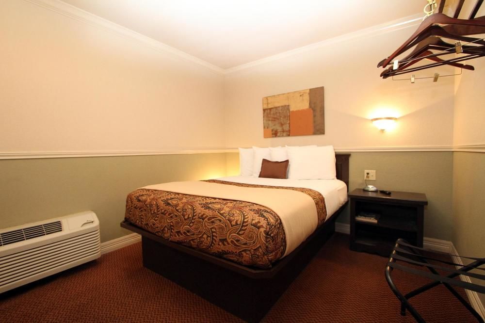 Family Garden Inn & Suites Ларедо Экстерьер фото